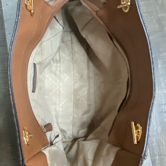 Michael Kors Jet Set Travel Chain Shoulder Tote - Picture 10 of 14